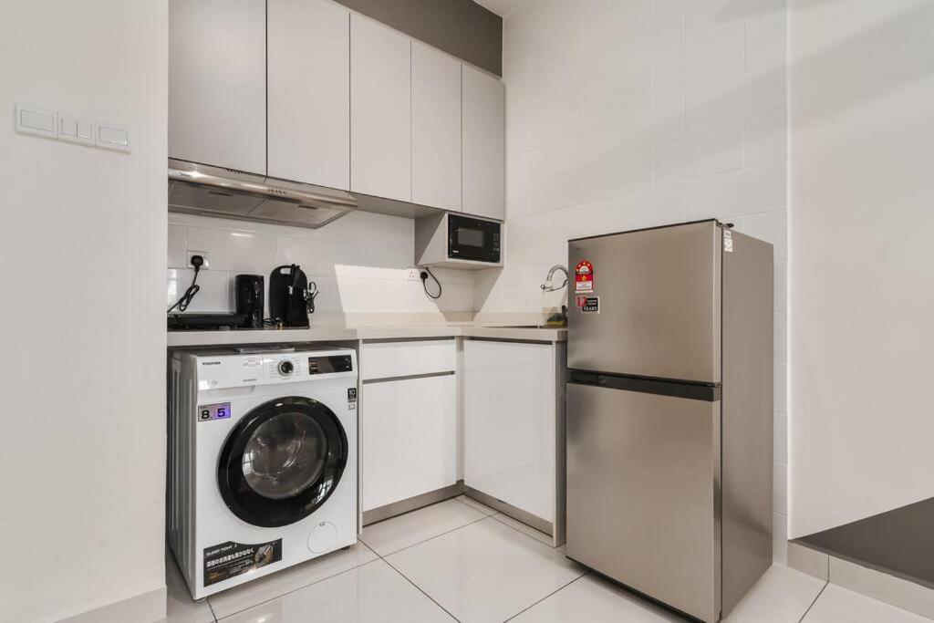 Arte Mont Kiara-klcc View-netflix-gameconsole-3pax Pangsapuri Kuala Lumpur