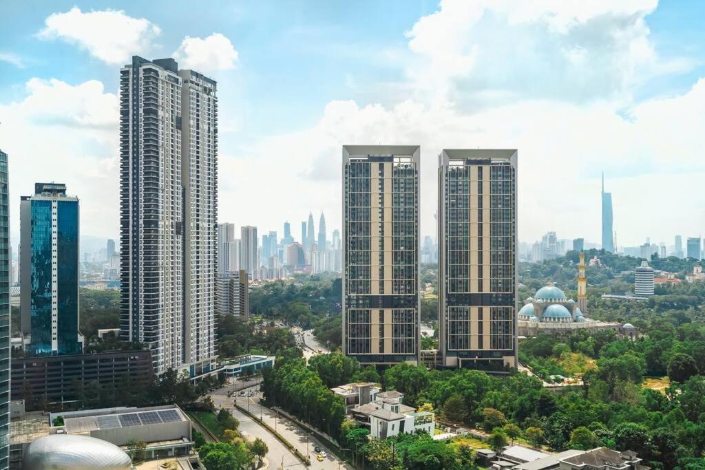 Arte Mont Kiara-klcc View-netflix-gameconsole-3pax *