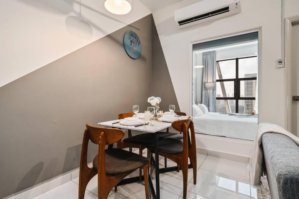 Arte Mont Kiara-klcc View-netflix-gameconsole-3pax *