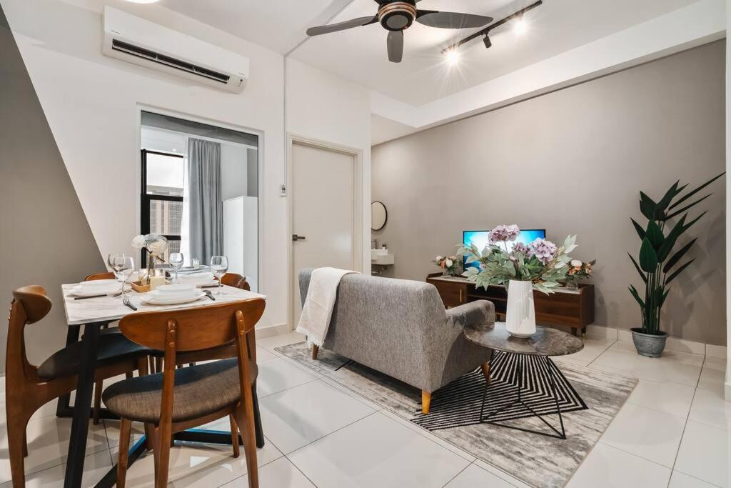Arte Mont Kiara-klcc View-netflix-gameconsole-3pax Apartment Kuala Lumpur
