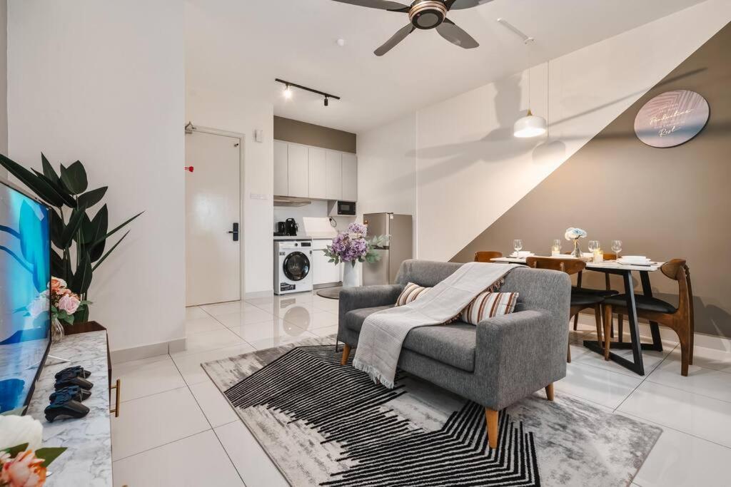 Apartment Arte Mont Kiara-klcc View-netflix-gameconsole-3pax